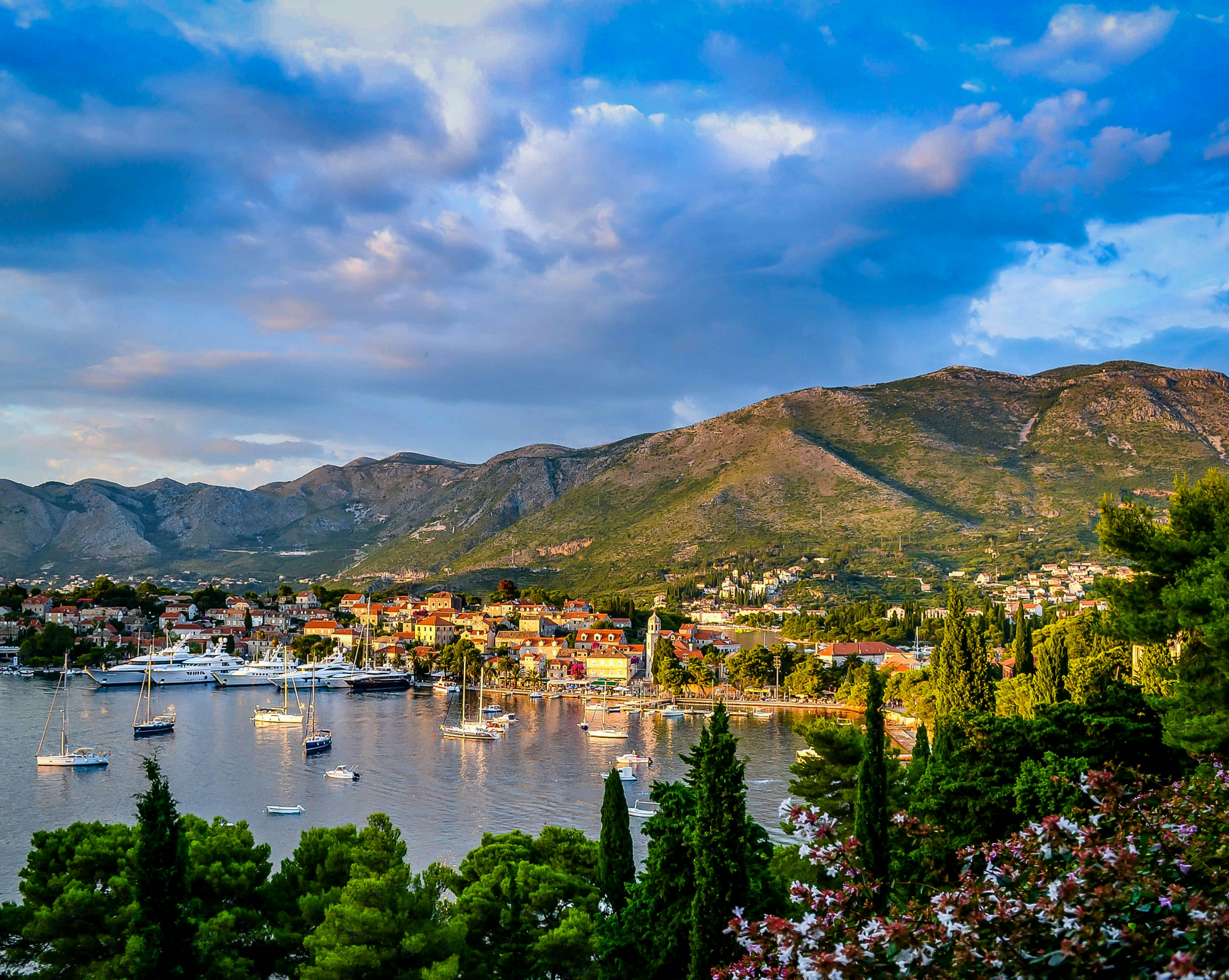 découvrez la beauté de la croatie lors d'un road trip inoubliable à travers ses paysages variés et ses villes pittoresques.