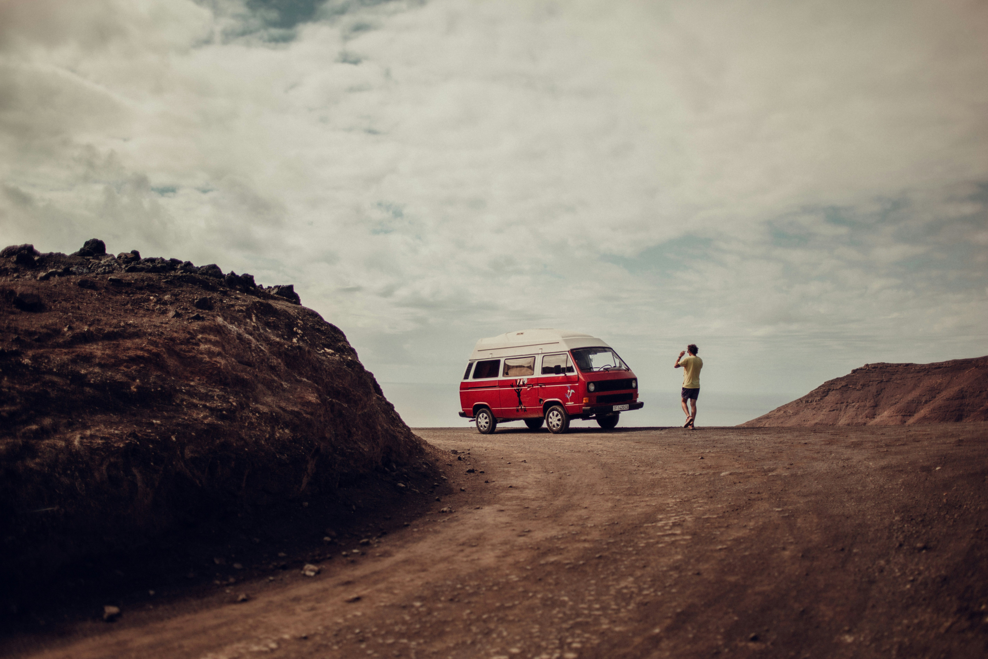 découvrez des aventures inoubliables lors d'un road trip à travers des paysages à couper le souffle.