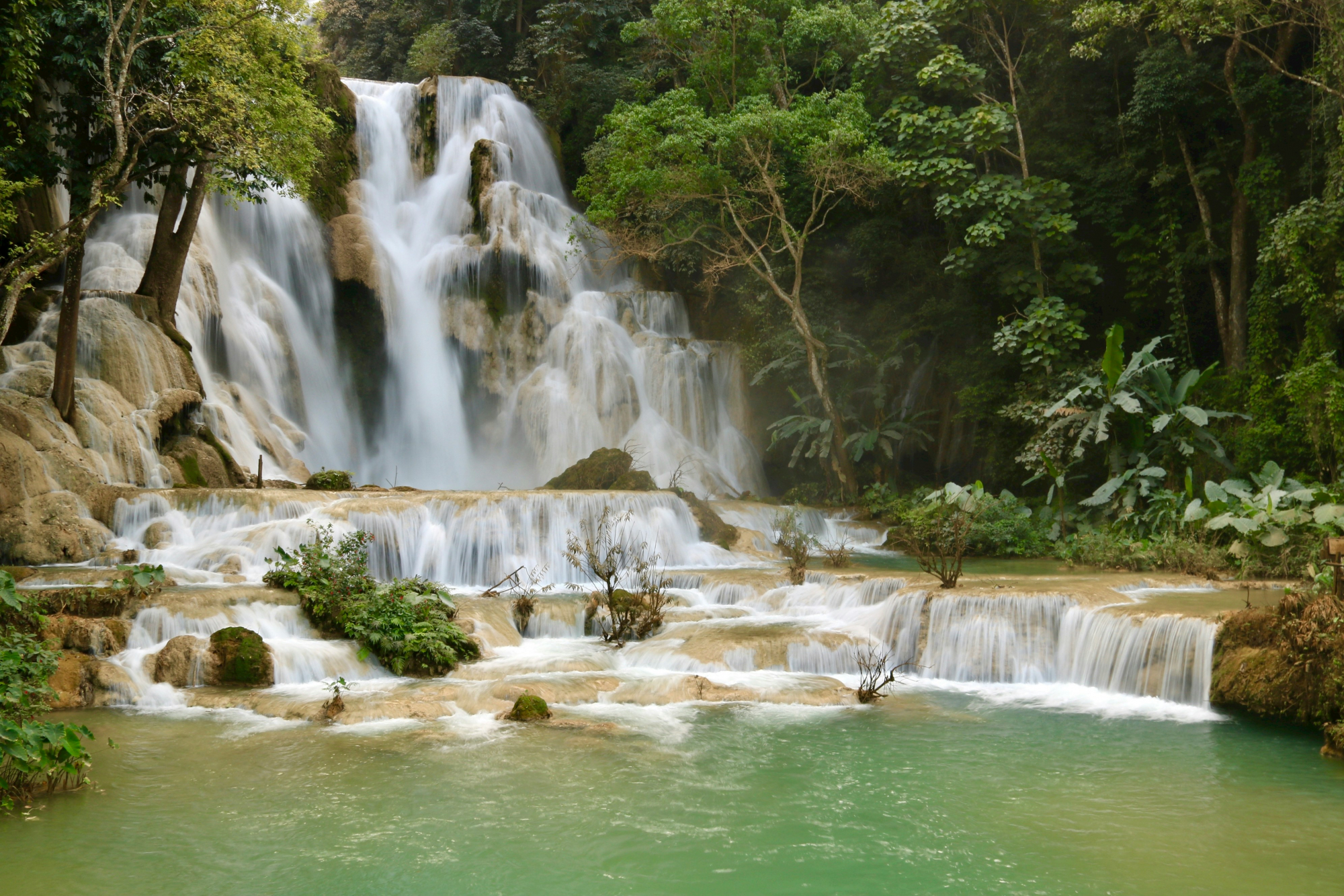 découvrez la beauté naturelle et la richesse culturelle du laos, une destination unique en asie du sud-est.