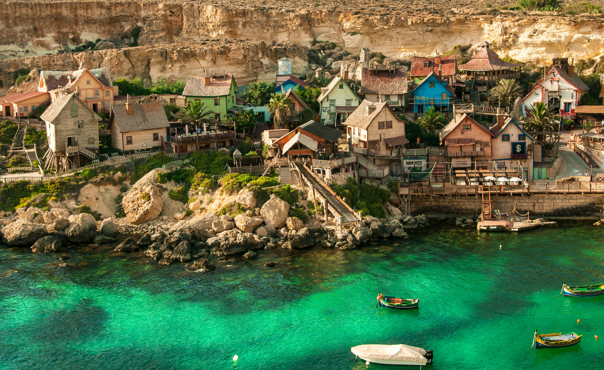 découvrez tout sur malte, son histoire fascinante, ses sites historiques, ses plages de rêve et sa culture unique. planifiez votre voyage à malte dès maintenant !
