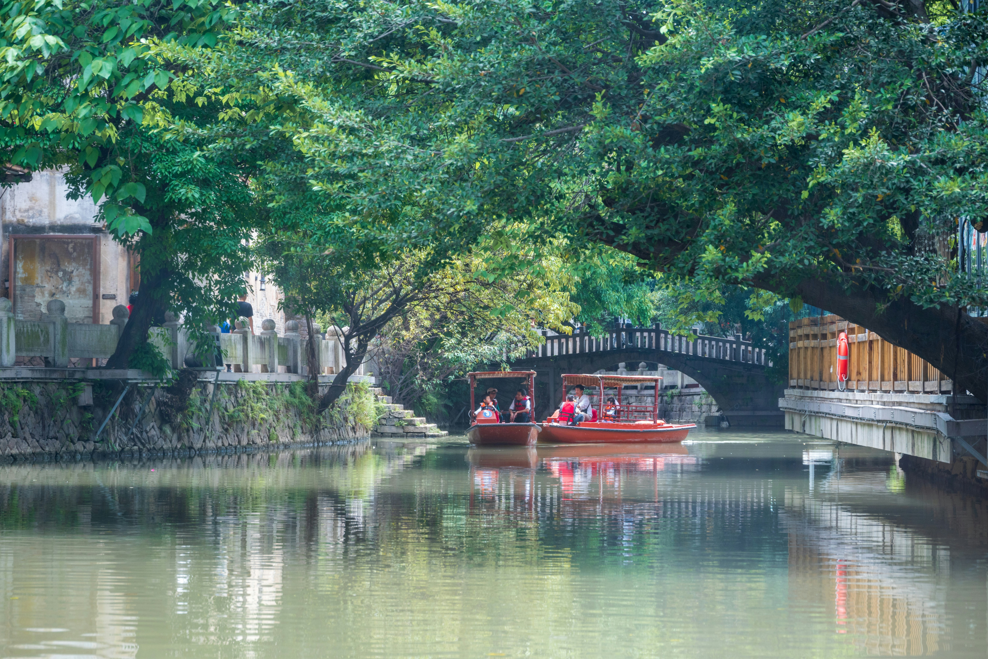 découvrez les meilleures attractions de fuzhou et préparez-vous à vivre une expérience inoubliable dans cette ville chinoise dynamique. des temples anciens aux parcs pittoresques, fuzhou a tout pour plaire aux voyageurs en quête de découvertes et d'aventures.
